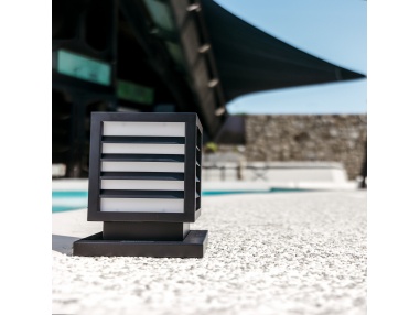 Solar QUB - The outdoor lamp with integrated solar panel