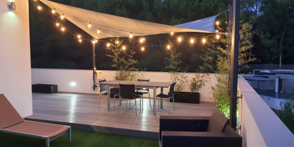 Custom-made Solaria  shade sail to protect your terrace from the sun 